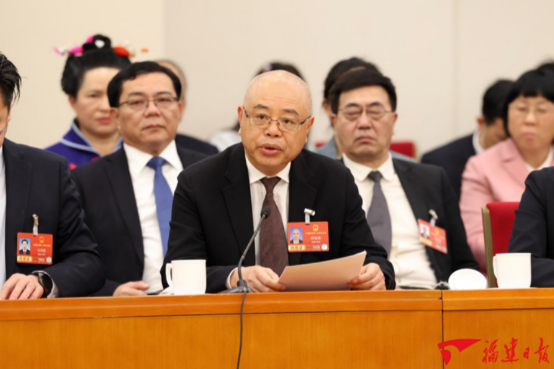 中央电视台播出全国人大代表、福州理工学院校长陈国鹰在福建代表团举行开放团组活动的回答记者提问
